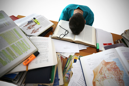 Fotolia_78571485_XS-Prépa-concours-stress-de-létudiant.jpg